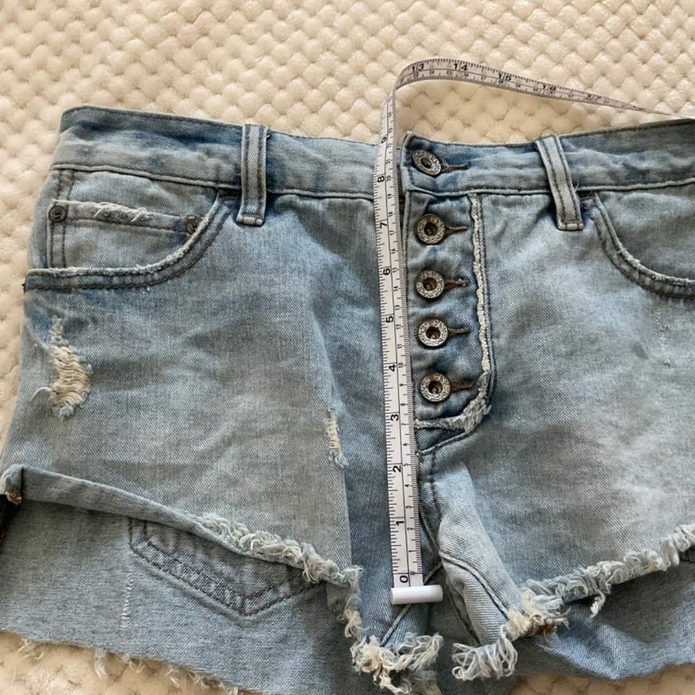 Free People Light‎ Wash Button Fly Distressed Jean Shorts - Size 25 - Picture 8 of 10